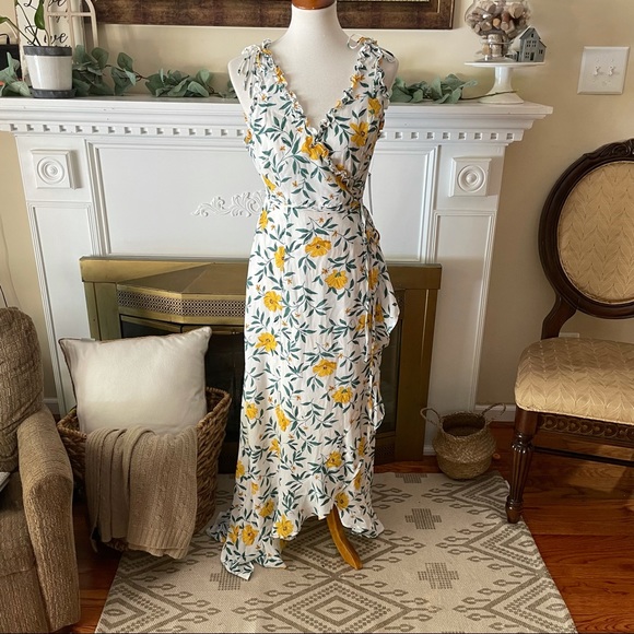 Lulus Dresses & Skirts - NWT lulu's floral maxi wrap dress